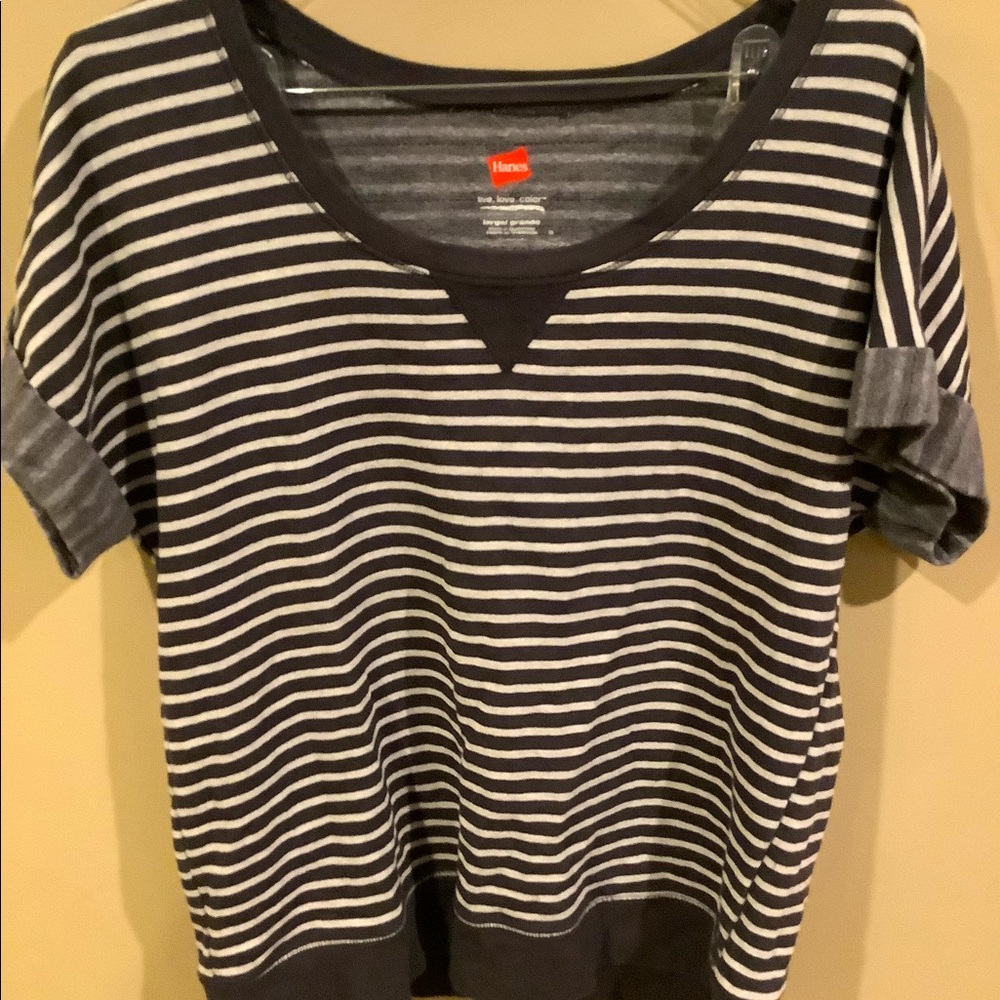Hanes top